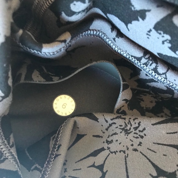 Lululemon In Movement Crop *Everlux 19" - Picture 7 of 7